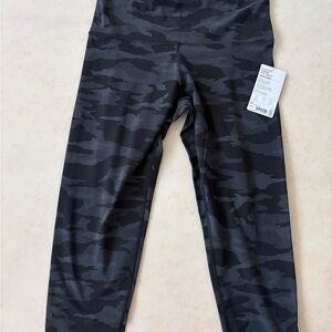 Athleta Camo Capris Size 1X NWT